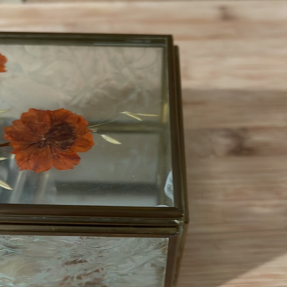 Vintage Brass and glass with pressed flowers trinket box/music box - Picture 11 of 11